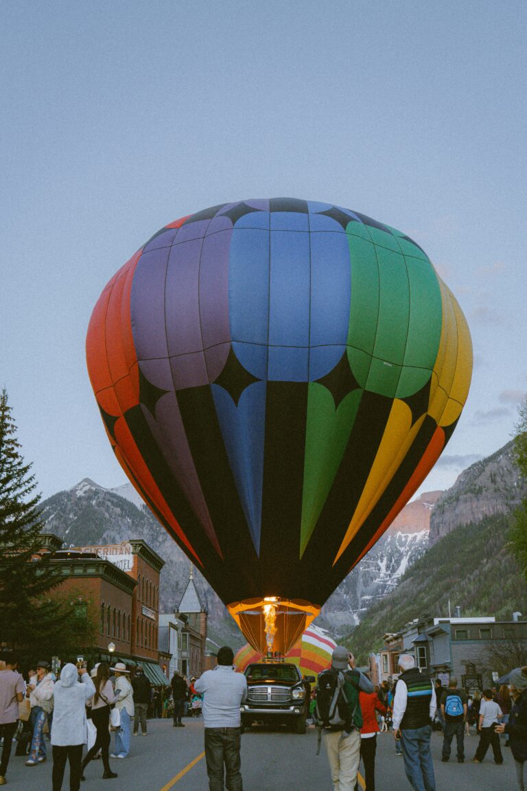 Hot air ballon downtown telluride
